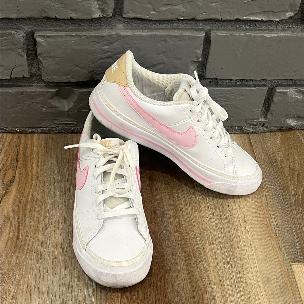 Nike Kids size 4 White and Pink Casual Sneakers